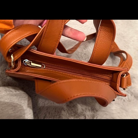NWT small crossbody handbag - Picture 4 of 4